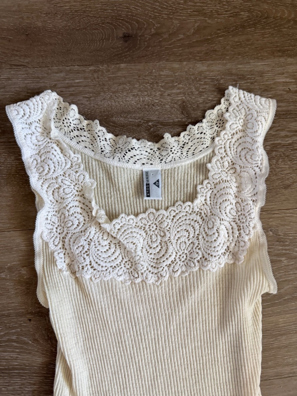Ribbed Knit Lace Trim Tank - Picture 3 of 3